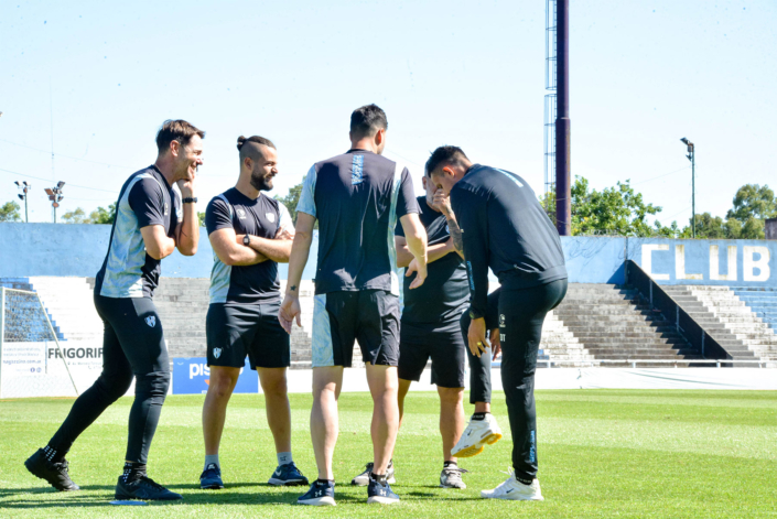 Cuerpo Técnico del Club Almagro. Maximiliano Arocena.